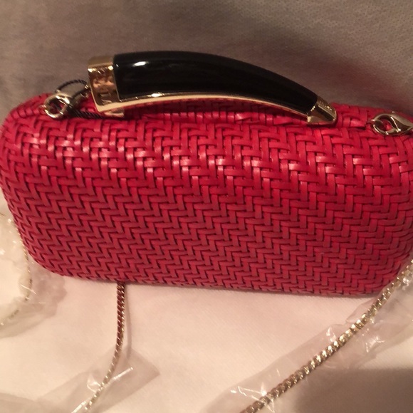 NWT in box Vince Camuto gorgeous habiscus woven leather horn clutch with chain